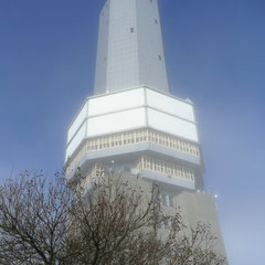 Der unter Denkmalschutz stehende Fernmeldeturm 