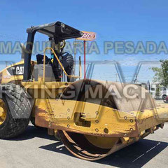 RODILLO VIBROCOMPACTADOR CATERPILLAR usado