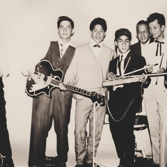 THE ROCKING YINGS 1961 vlnr: Ed sigarlaki - Don Sigarlaki - Guus Manuputi - Ed Wannee - Nico Sigarlaki - Raoul de Groen - Coen Couwenberg