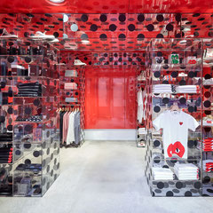 Vitrine en polycarbonate pour Comme des Garçons, Galerie Lafayette Bd Haussmann Paris