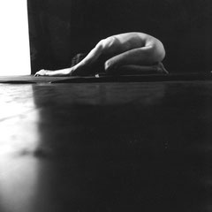 Fotografia fine art in bianco e nero di nudo maschile concettuale di Alessandro Tintori
