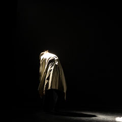 Fotografia Fine Art di danza contemporanea interpretata da Elisabetta Da Rold sulla canzone M'han ciamaa di Enzo Jannacci