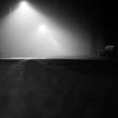 Fotografia notturna in bianco e nero di paesaggio urbano | Alessandro Tintori