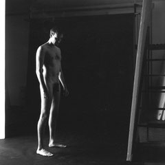Fotografia fine art in bianco e nero di nudo maschile concettuale di Alessandro Tintori