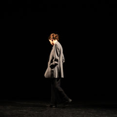 Fotografia Fine Art di danza contemporanea interpretata da Elisabetta Da Rold sulla canzone Ti te se no di Enzo Jannacci