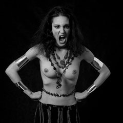 Fotografia fine art dal portfolio La Strega: interpretazione della strega Karabà, ripresa da Alessandro Tintori.