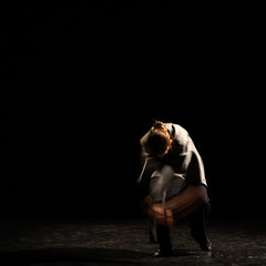 Fotografia Fine Art di danza contemporanea interpretata da Elisabetta Da Rold sulla canzone Ti te se no di Enzo Jannacci