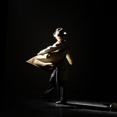 Fotografia Fine Art di danza contemporanea interpretata da Elisabetta Da Rold sulla canzone M'han ciamaa di Enzo Jannacci