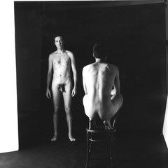 Fotografia fine art in bianco e nero di nudo maschile concettuale di Alessandro Tintori