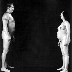 Ritratti bianco e nero fine art di nudo artistico di coppia in gravidanza di Alessandro Tintori