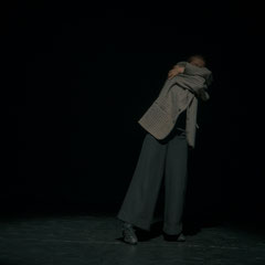Fotografia Fine Art di danza contemporanea interpretata da Elisabetta Da Rold sulla canzone El me indiriss di Enzo Jannacci