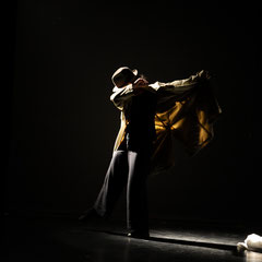 Fotografia Fine Art di danza contemporanea interpretata da Elisabetta Da Rold sulla canzone M'han ciamaa di Enzo Jannacci
