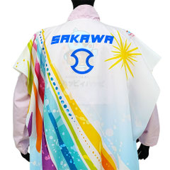 薄い色の場合、服が透けます。