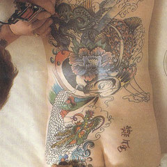 Modernes kunstvolles Rücken Tattoo mit spezieller Belastung des Blasen-Meridianes