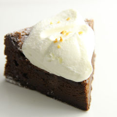 ガトーショコラ５４０円　ホールケーキもあり