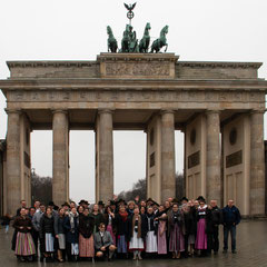Gruppenfoto vor dem Brandenburger Tor