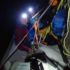 préparatifs pour la nuit en paroi dans le vercors