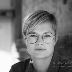 Frauen Portrait in schwarzweiss beim Fotoshooting in Hanau - fotografiert von Roland Grosch aus Hanau.