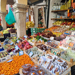 Obst- und Gemüseladen in Korfu-Stadt in Griechenland