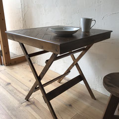 ヘリンボーンの折畳みカフェテーブル