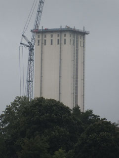 25.08.2013: wieder ein Stcockwerk wniger