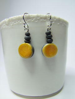 pendant d'oreilles jaune en raku
