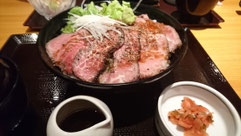 美味しいモン食べて