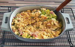 Zucchini Crumble 2 l emaillierter gusseiserner Baker Pampered Chef