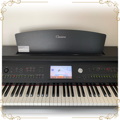 教室で使用するYAMAHA　クラビノーバ　CVP705の写真