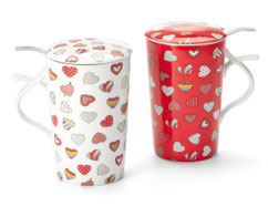 Teetasse mit Sieb und Deckel, Herzen-Motiv