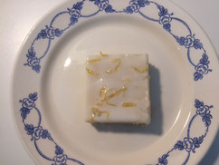 C'est un biscuit croustillant recouvert d'un glaçage au citron.