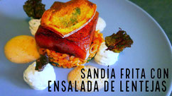 Sandía frita con ensalada de lentejas rojas