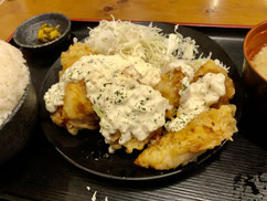 特盛は特大チキン南蛮が９個も入ってる