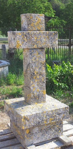 cross-stone-saint-tropez-var-83