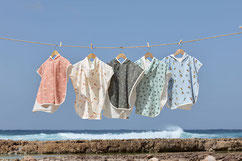 Beach Ponchos für Kinder auf Wäscheleine