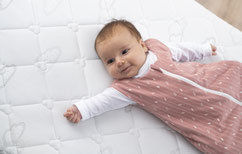 Baby im Sommerschlafsack von Träumeland