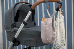Shopper-Einkaufstasche am Kinderwagen