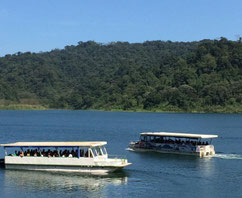 Jeep Boat Jeep to travel between La Fortuna Volcán Arenal and Santa Elena Monteverde