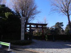 根津神社　一の鳥居