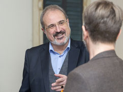 Spirituosenexperte Jürgen Deibel im Gespräch (Foto: Lorena Kirste)