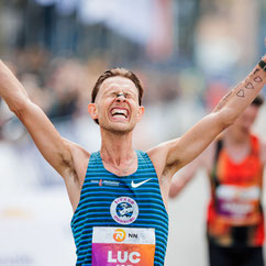 Met hardloopcoaching, trainingsbegeleiding, trainingsschema's, hardloopschema naar snelste marathon of beste triathlon. Online hardloopcoaching en persoonlijke trainingsschema's. Iron Man voorbereiding. Online hardloop coach.