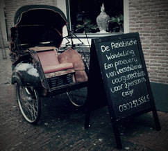 Display en publiekstrekker voor restaurant Opium