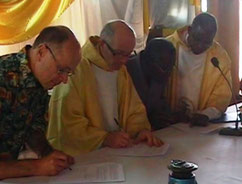 2014-01 Signature de la charte de Fraternité entre les deux paroisses de Morlaix-Trégor et Réo 