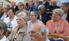 D'une capacité de 150 personnes, la Chapelle de Coatserho (au centre Jean-Paul II de Morlaix) se prête bien à accueillir ce type de rencontres.