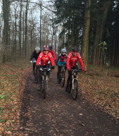 die letzte Trainingseineit im alten Jahr: der milde Winter erfreut u.a. Reinold und Udo