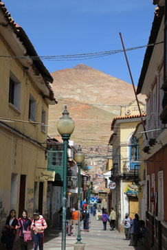 rue de Potosi au pied du Cerro Rico