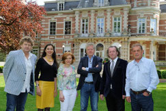 v.l.n.r.: Carl Huybrechts, sopranen Liesbeth Devos en Anne Cambier, Erik Beurskens, manager van Il Novecento, Maestro Robert Groslot en Fred Int Panis