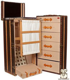 Malle armoire louis vuitton modele toile PVC