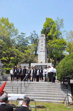 大沢中学校生とやまびこ会合同合唱　慰霊祭にて