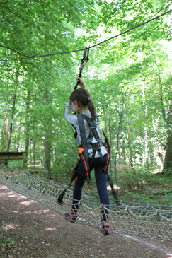 Unsere Große auf dem Kinder-Parcours 2 im Kletterwald Darmstadt